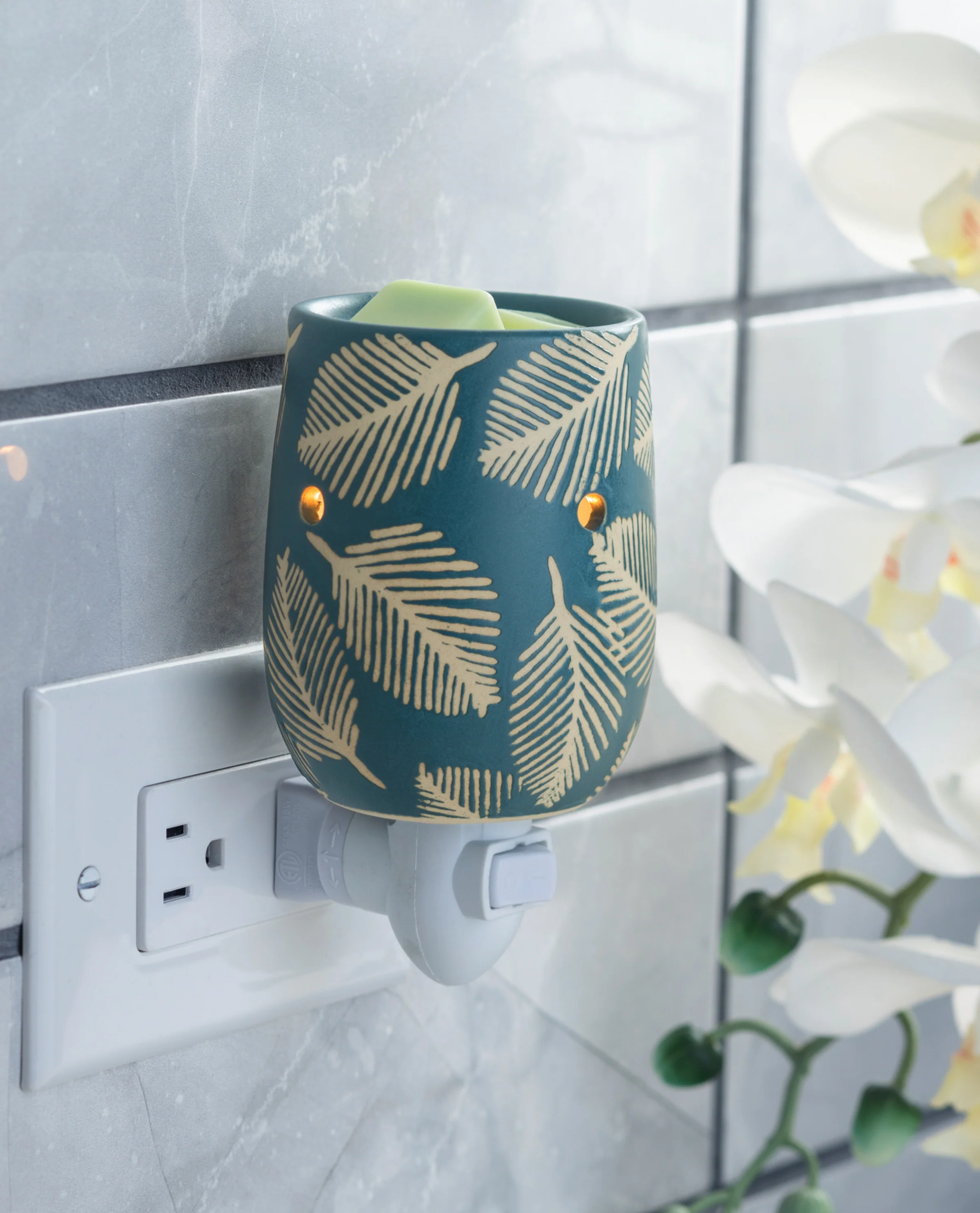 Pressed Leaf Pluggable Fragrance Warmer - Image 2
