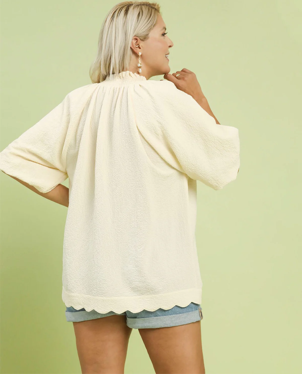 Scalloped Hem Texture Blouse With Short Puff Sleeves - Image 4
